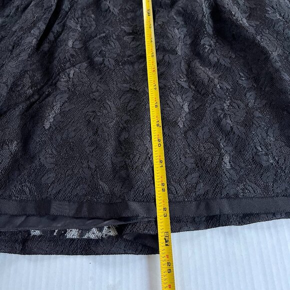 DKNY Sz 10 Black Silk Lace Lined Short Skirt Back Zip Flare Style Classic - Picture 9 of 9